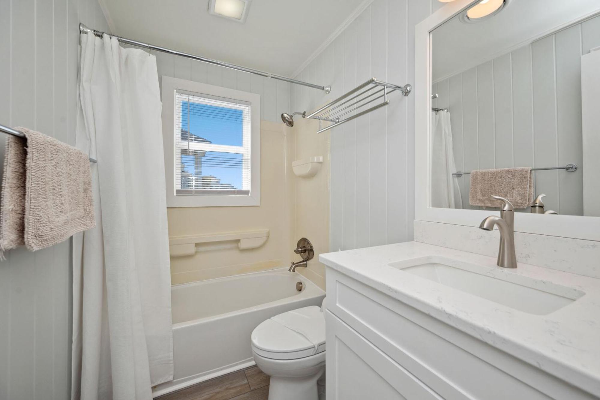 Re-Juvenated Villa Oak Island Bagian luar foto